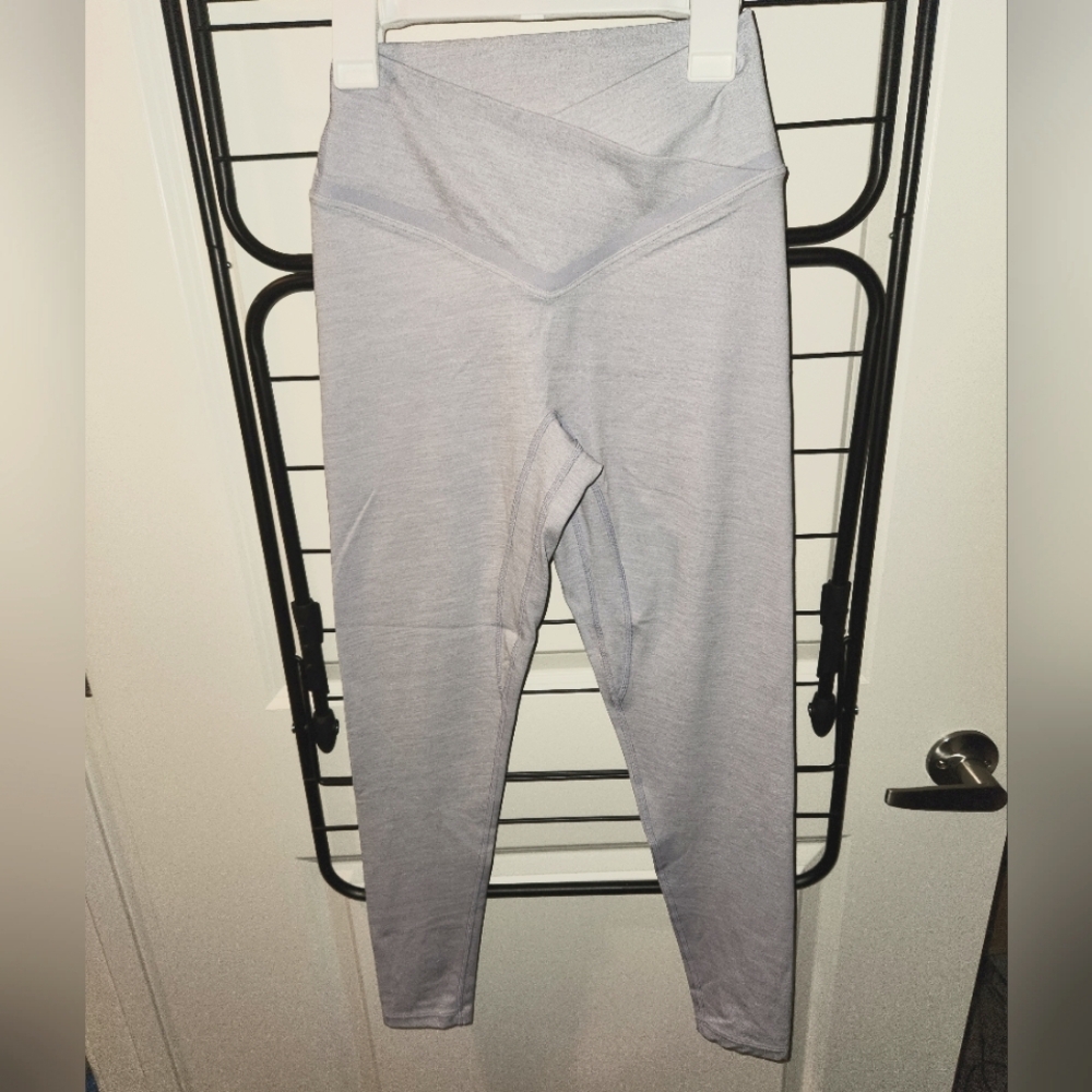 Vitality Daydream V Pant in Artic Sky. Size small.